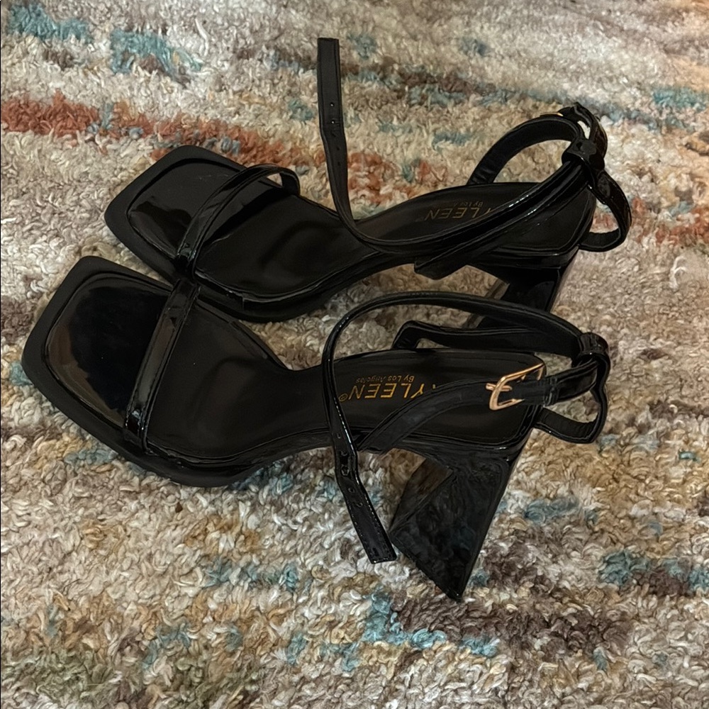 Black Women's Heels - Picture 5 of 7